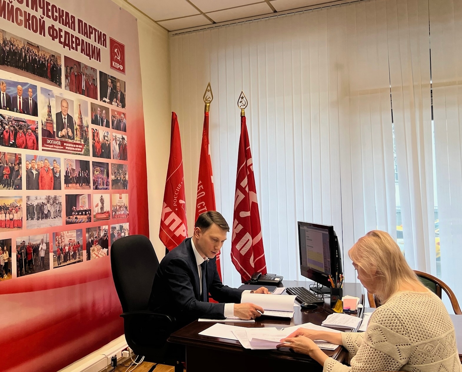 Рабочая неделя в Москве началась с приема граждан в общественной приемной фракции КПРФ в Государственной Думе.