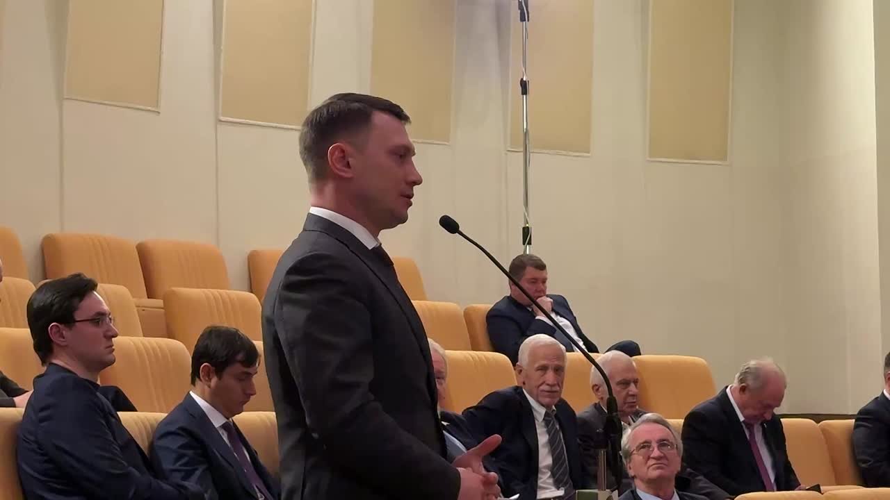 Сегодня пытался выяснить будущее нашего рубля у главы Центробанка Эльвиры Набиуллиной на заседании фракции КПРФ в преддверии отчета ЦБ РФ в Госдуме. Сегодня пытался выяснить будущее нашего рубля у главы Центробанка Эльвиры Набиуллиной на заседании фракции КПРФ в преддверии отчета ЦБ РФ в Госдуме.