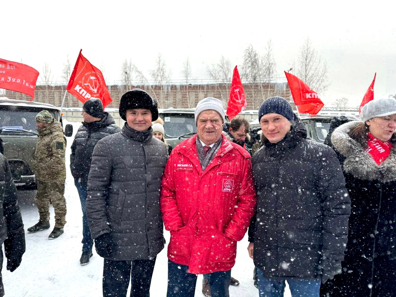 Сегодня, 4 декабря, состоялась отправка 119-го гуманитарного конвоя от КПРФ на Донбасс.