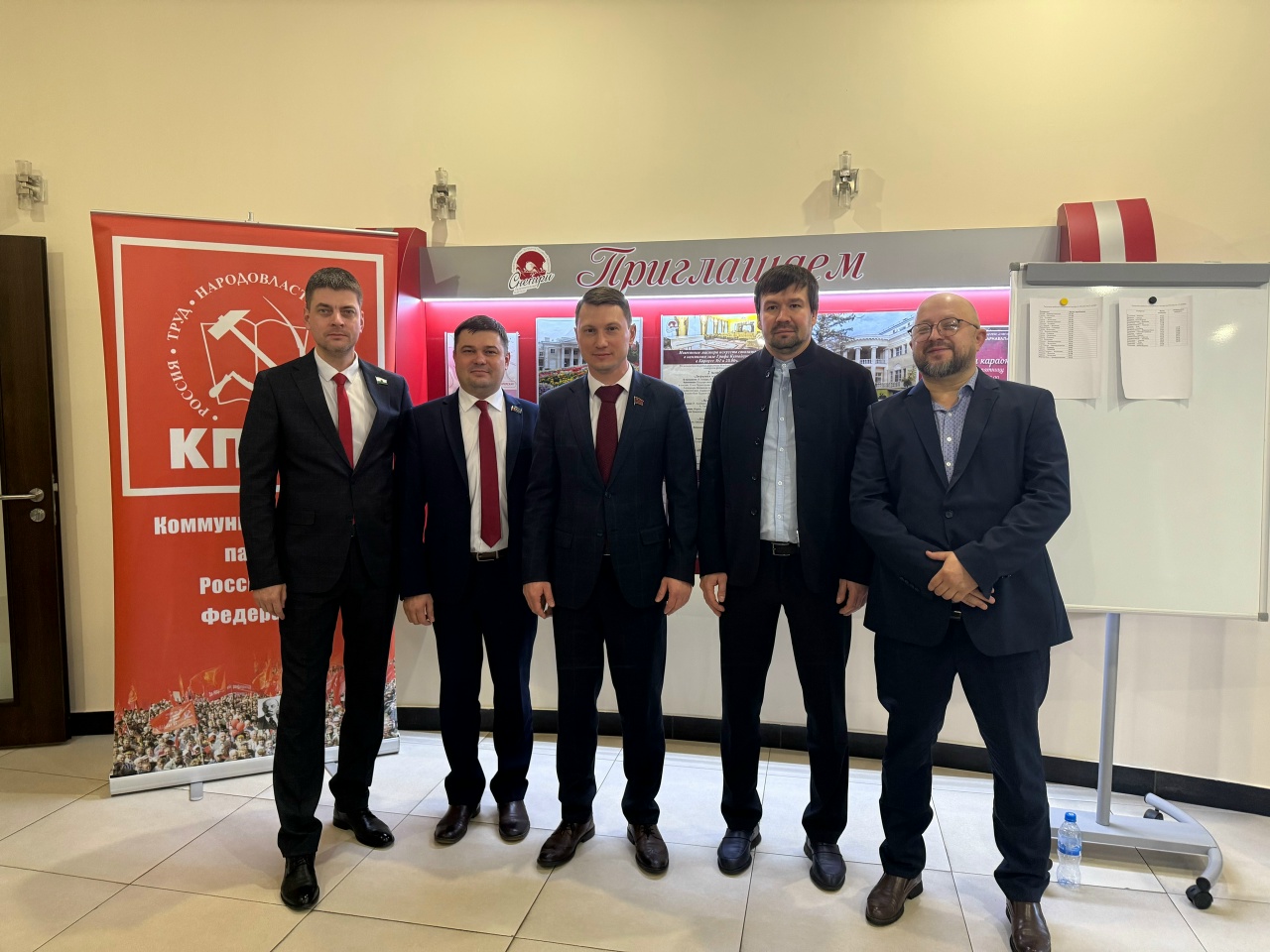 Вместе с делегацией коммунистов из Татарстана принял участие во II (ноябрьском) Пленуме ЦК КПРФ.