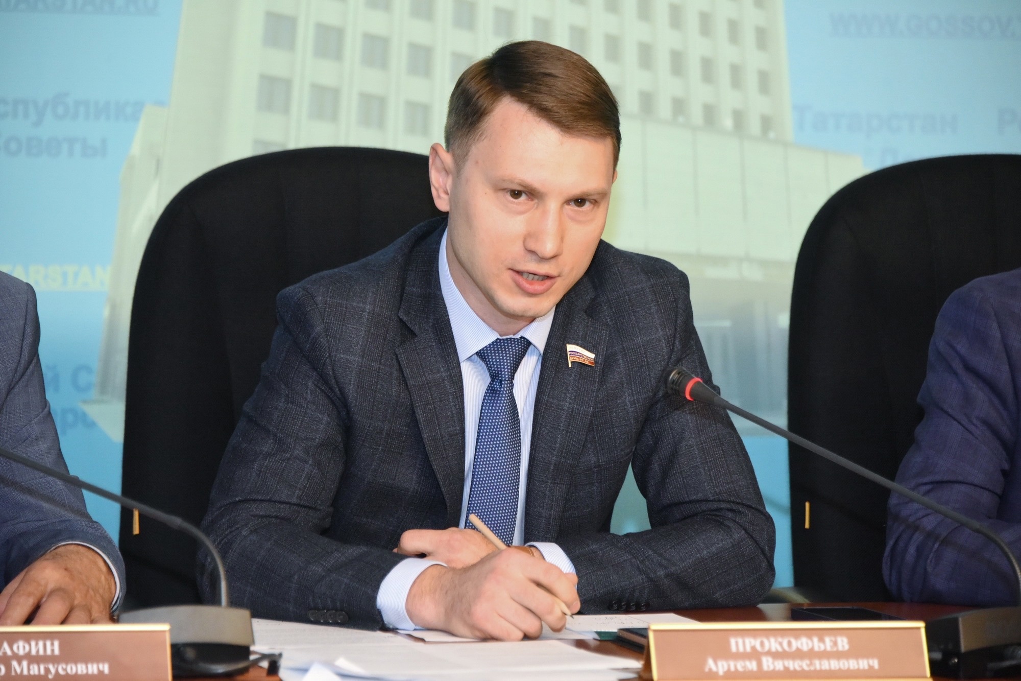 Накануне принял участие в пресс-конференции фракции КПРФ в Государственном Совете Татарстана. 