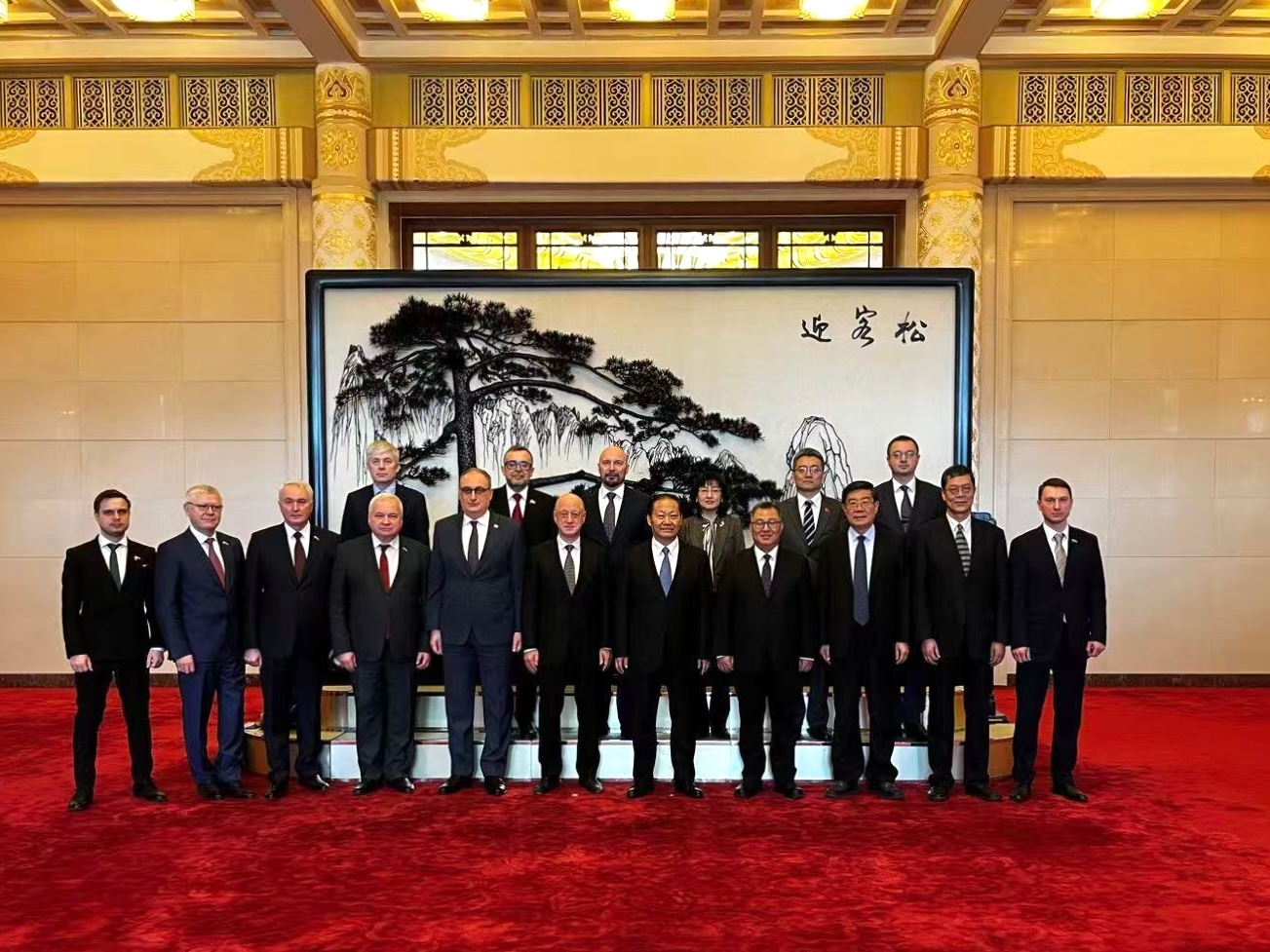 В Пекине состоялось пятое заседание Совместной рабочей группы при Межпарламентской комиссии по сотрудничеству Федерального Собрания Российской Федерации и Всекитайского собрания народных представителей. Мероприятие прошло в Доме народных собраний.