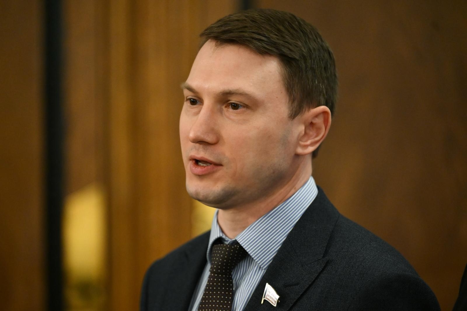 Вместе с коллегами-депутатами фракции КПРФ направили запрос на имя министра внутренних дел Российской Федерации с просьбой рассмотреть возможность сократить срок изготовления загранпаспорта до одного месяца в случае, если заявление подано не по месту прож