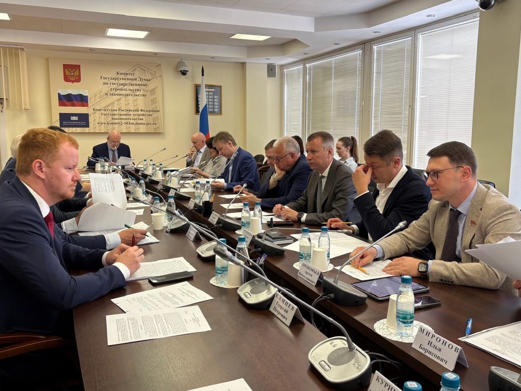 Накануне состоялось заседание Комитета Государственной Думы по государственному строительству и законодательству. Одним из ключевых вопросов стало рассмотрение проекта Избирательного кодекса, внесенного фракцией КПРФ.