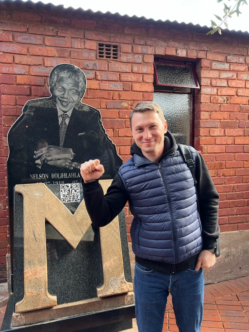 В ходе поездки в ЮАР посетил Дом-музей Нельсона Манделы